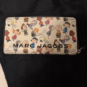 Marc Jacobs  Wallet - White with Peanuts Characters
